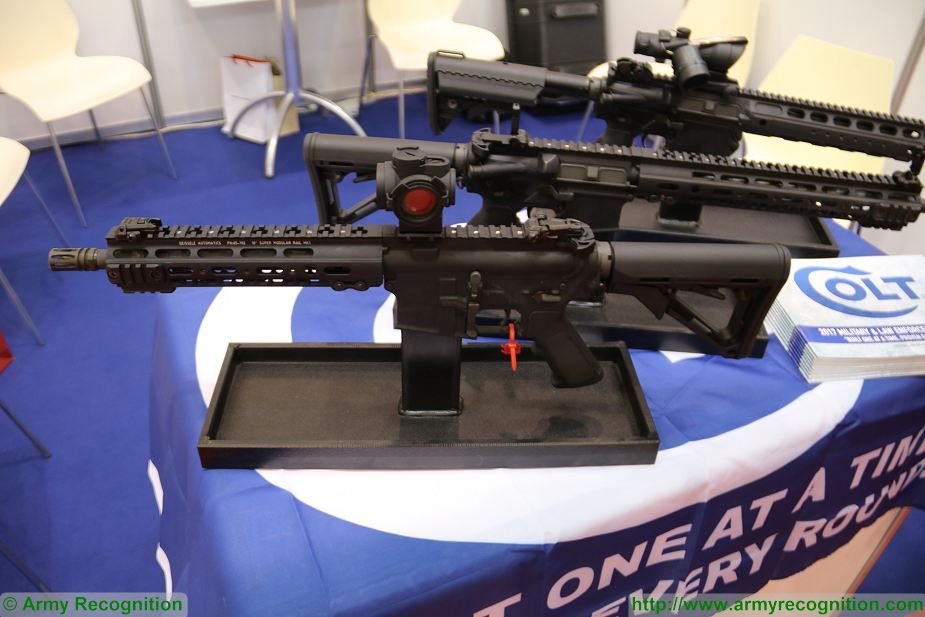 Colt_introduces_its_new-M5_5-56mm_enhanced_carbine_at_BIDEC_2017_first_edition_of_Bahrain_defense_Exhibition_925_001